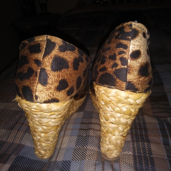 🖤🐆Express Cheetah Wedges🖤 - Picture 2 of 13